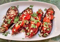 Beringelas Assadas com Tomates Agridoces