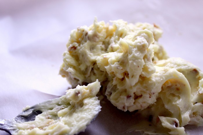 iguaria-manteiga-de-alho-assado