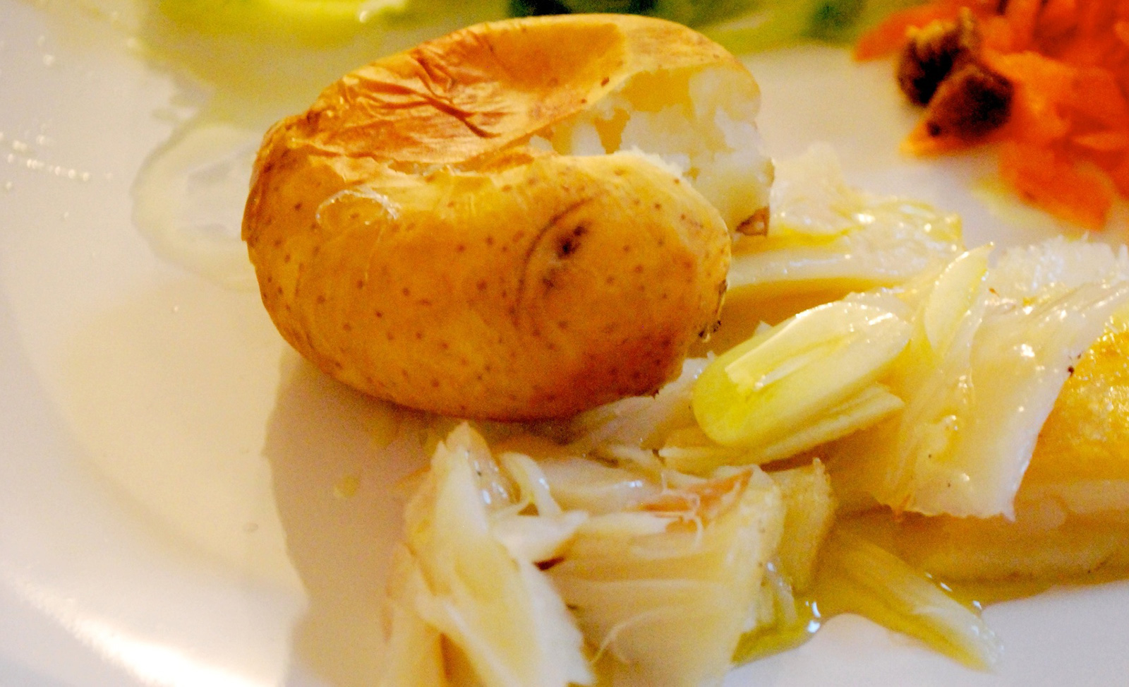 iguaria-bacalhau-assado-com-batata-a-murro