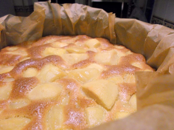 bolo-de-maca-quentinho