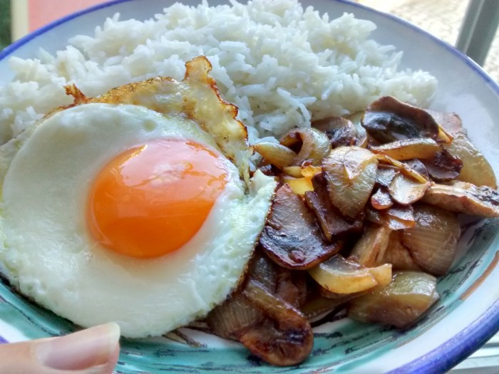 Cogumelos-Cebola-Caramelizada-Ovo-Arroz