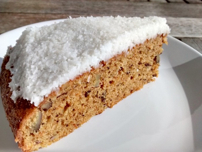 Bolo-de-Cenoura-Amendoa-Noz-Coco