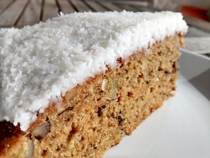 Bolo-de-Cenoura-Cobertura-Coco