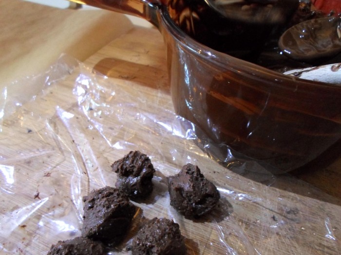 Cobrir-Trufas-com-Chocolate