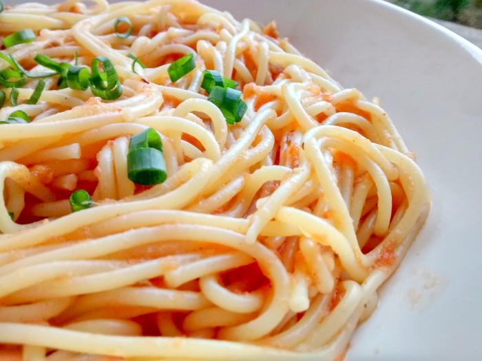 Esparguete-com-Tomate-e-Cebolinho