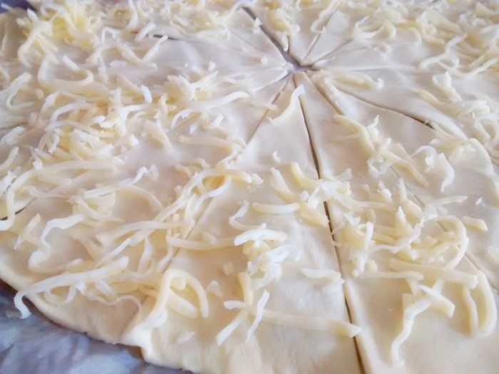 Espalhar-Queijo-na-Massa
