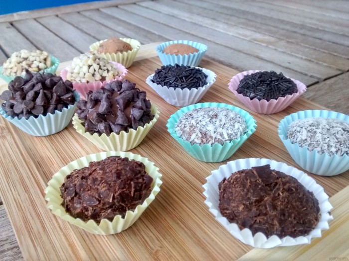 Iguaria_Brigadeiros-com-Diversas-Coberturas