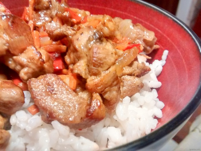 Iguaria_Porco-com-Vegetais-Arroz