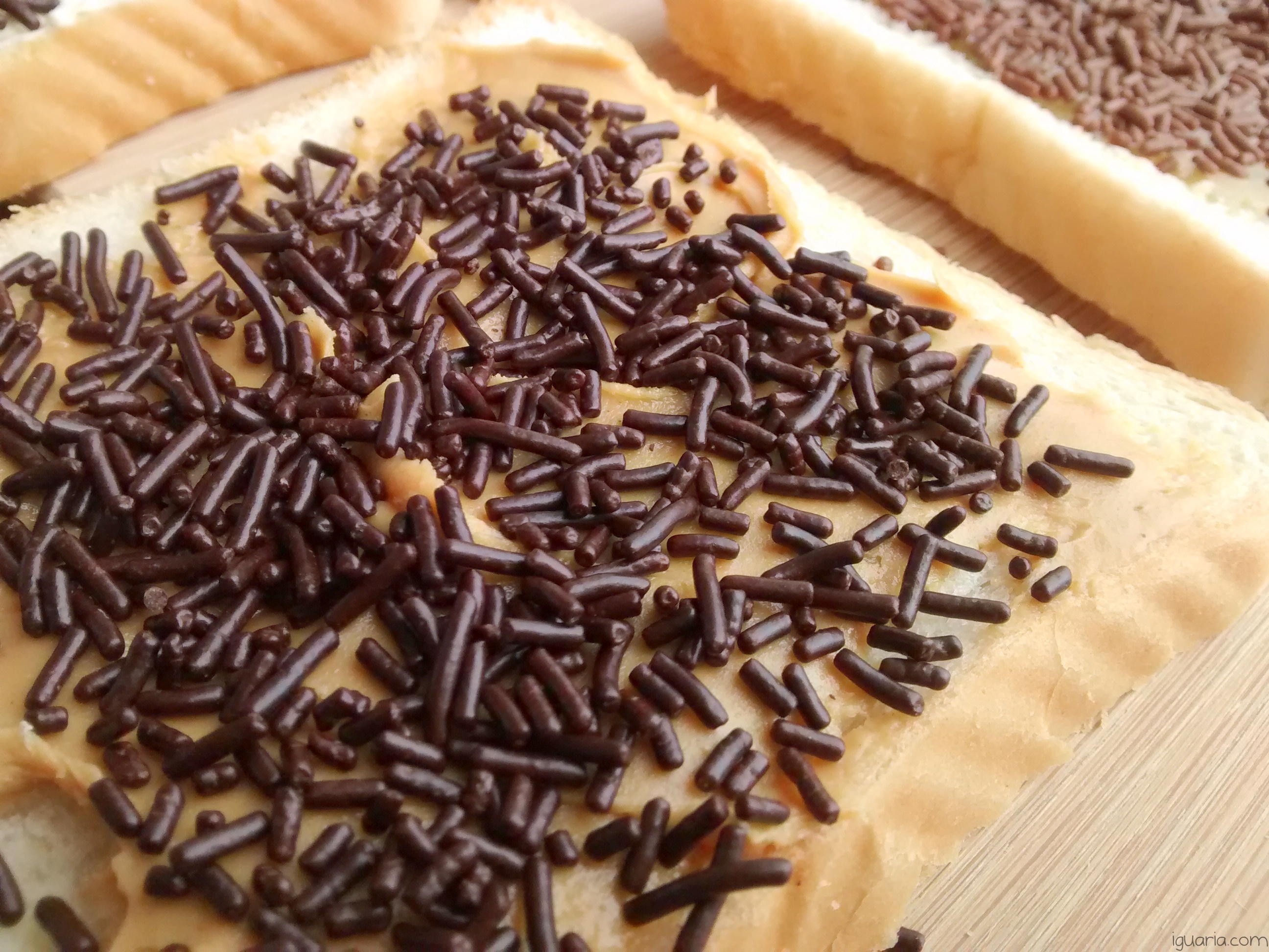 Iguaria_Pao-com-Manteiga-de-Amendoim-e-Granulado-Chocolate