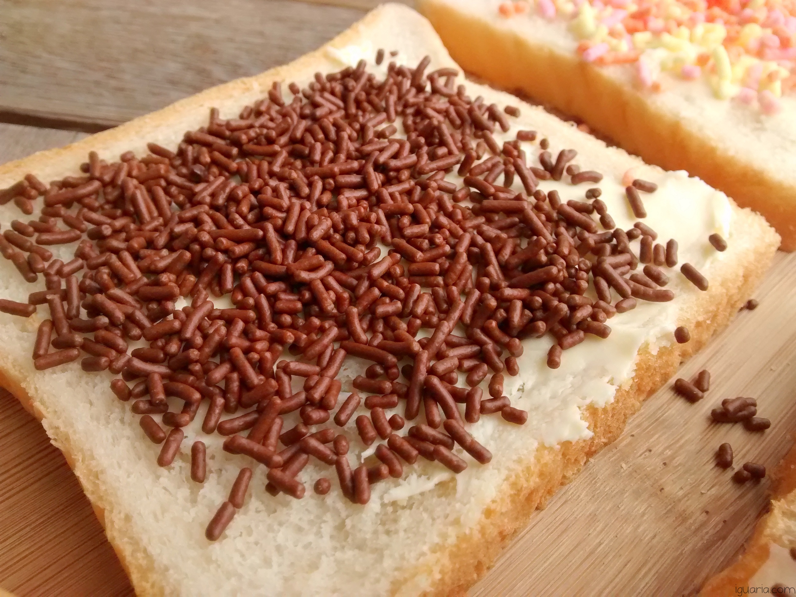 Iguaria_Pao-com-Manteiga-e-Granulado-Chocolate