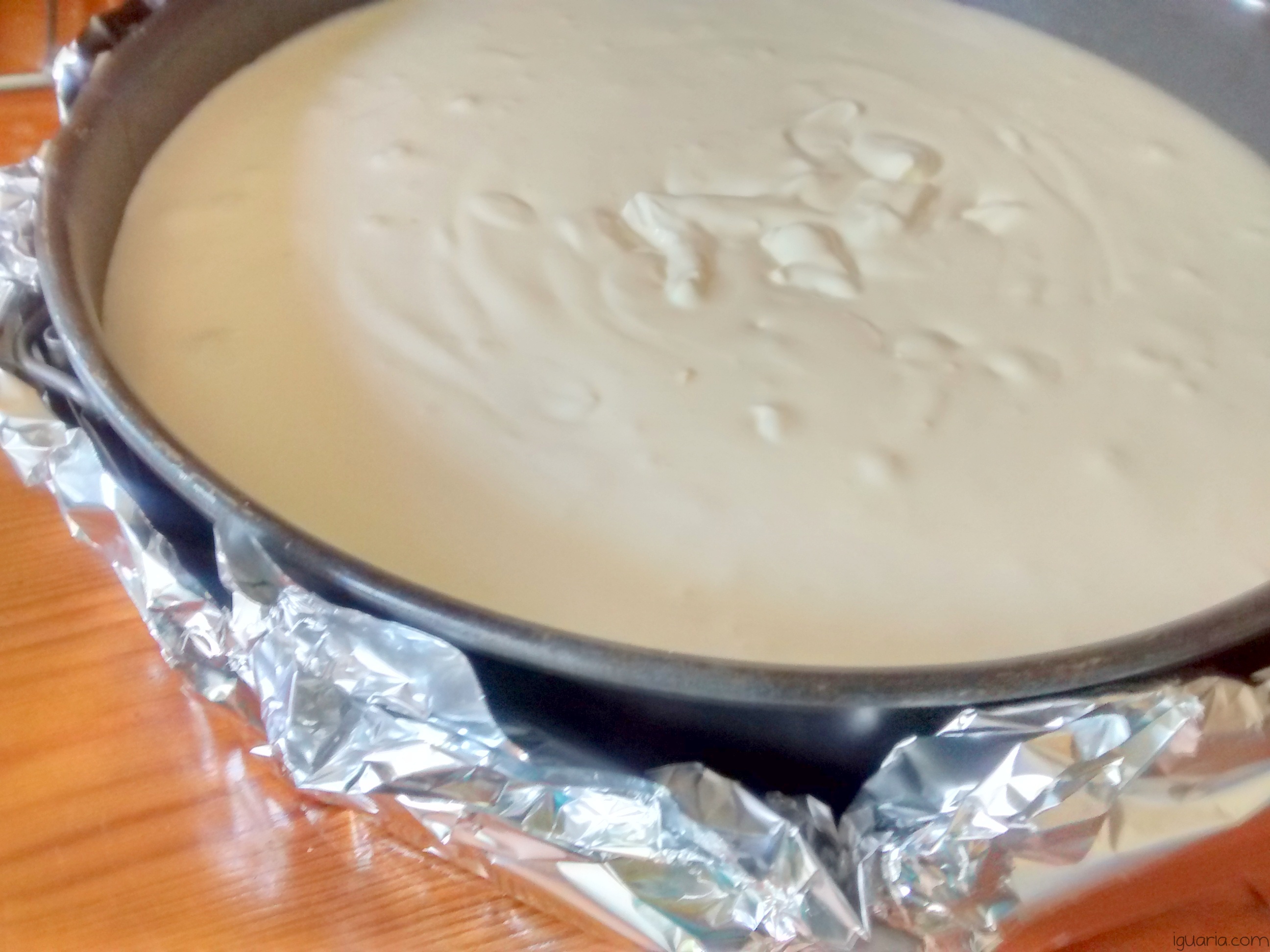 Iguaria_Deitar-Creme-de-Queijo-na-Forma