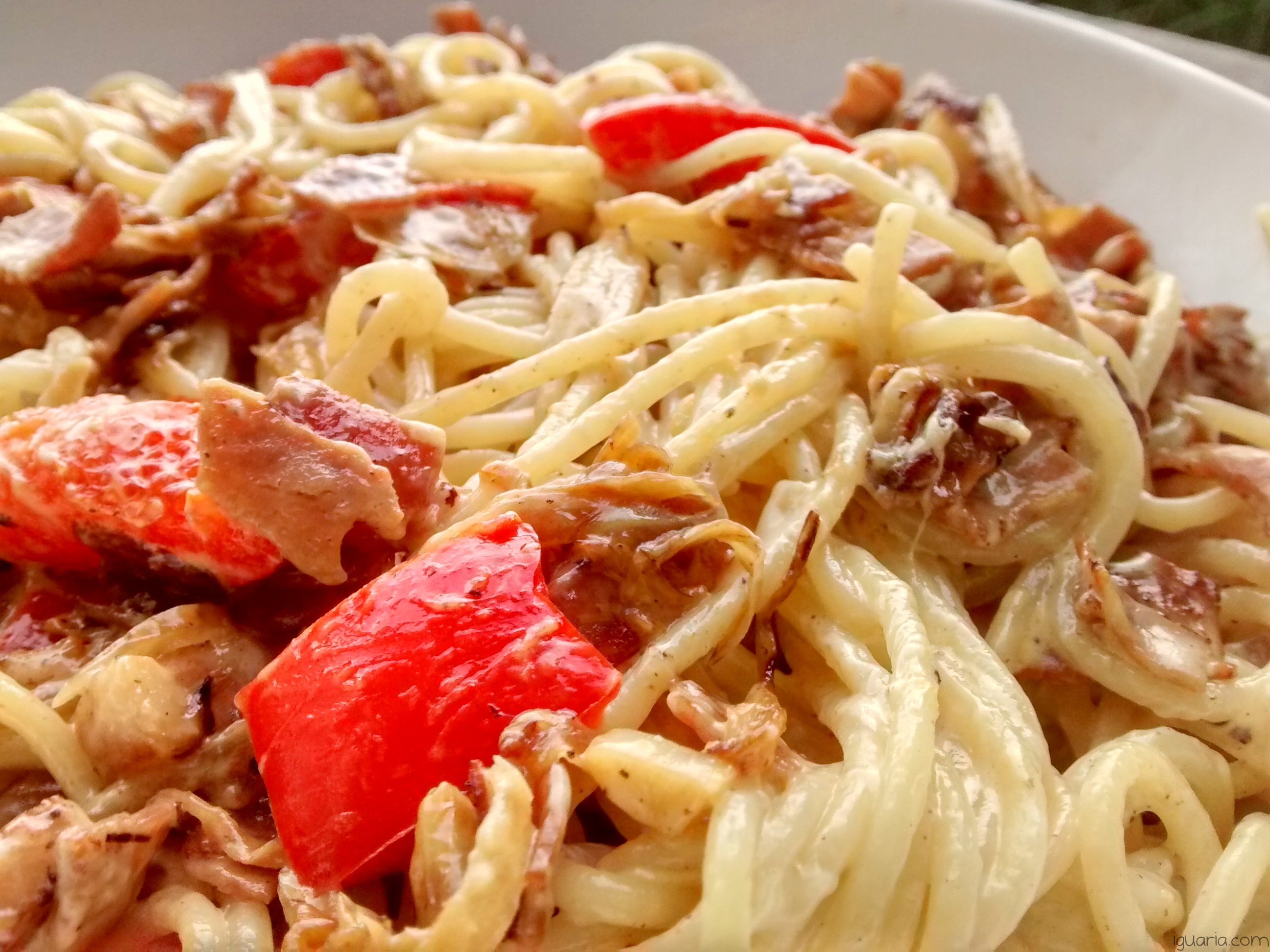 Iguaria_Esparguete-Tomate-Fiambre-Toucinho