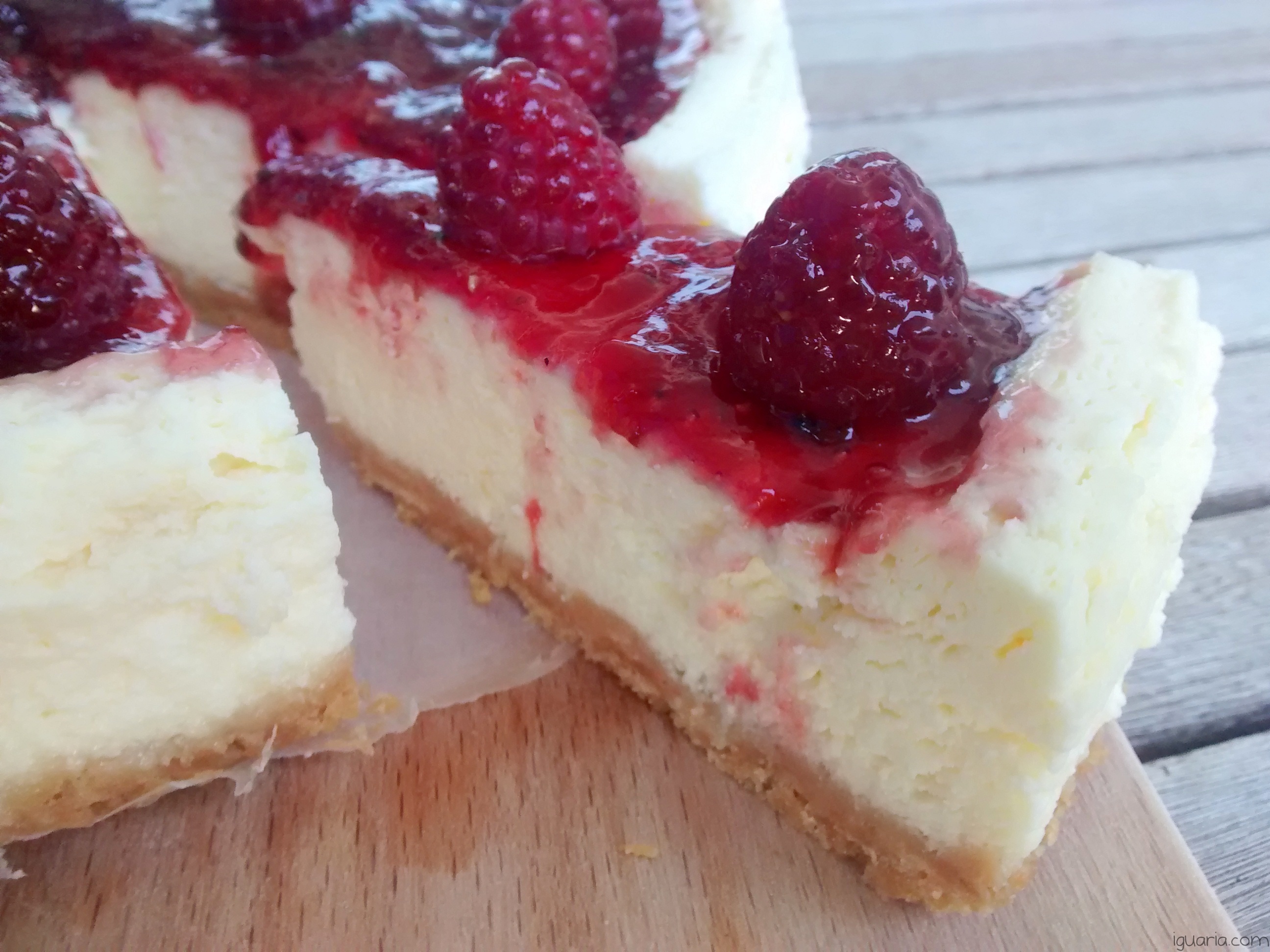 Iguaria_Fatia-de-Cheesecake-de-Frutos-Vermelhos