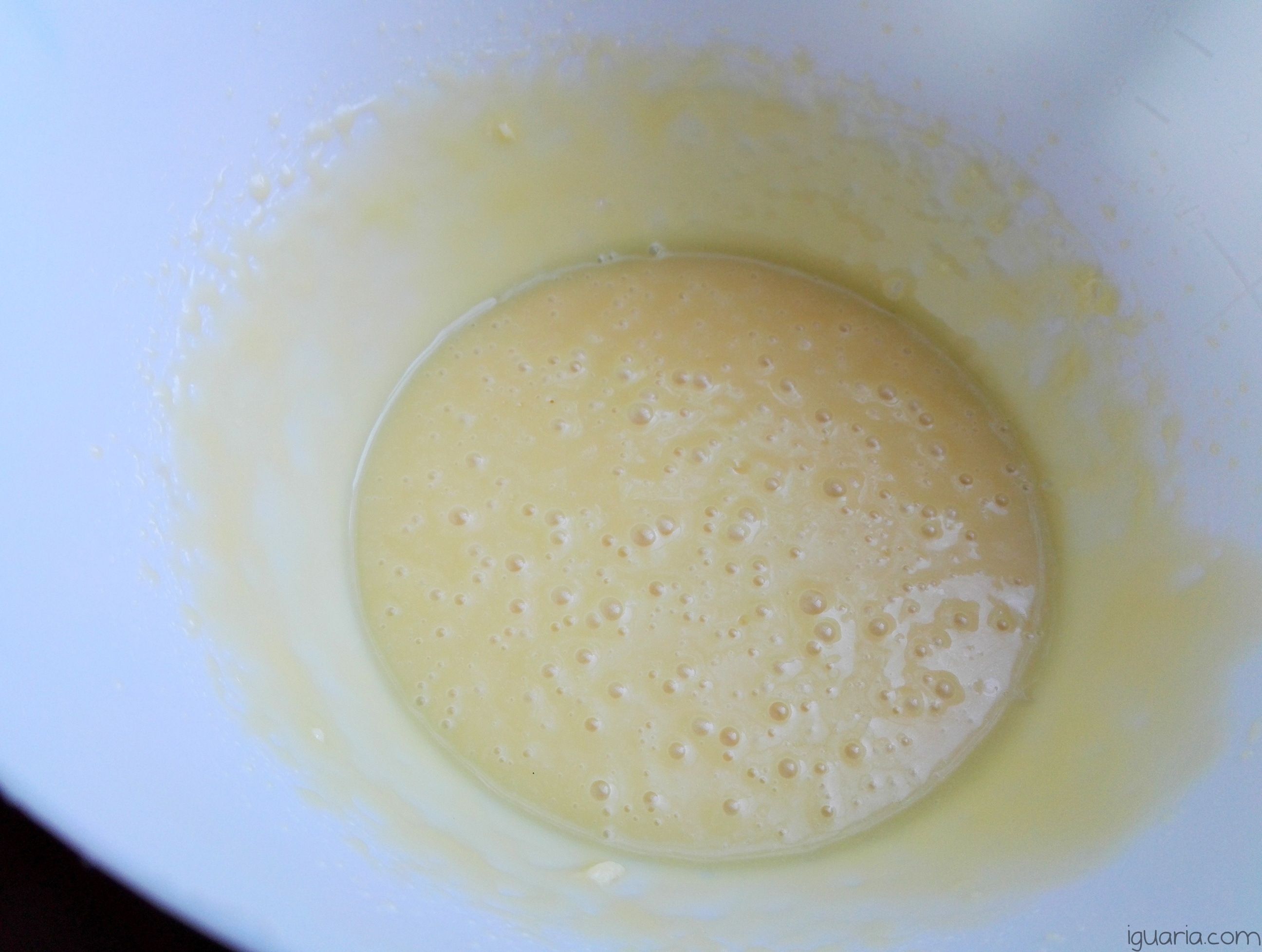 iguaria-mistura-de-mel-e-manteiga
