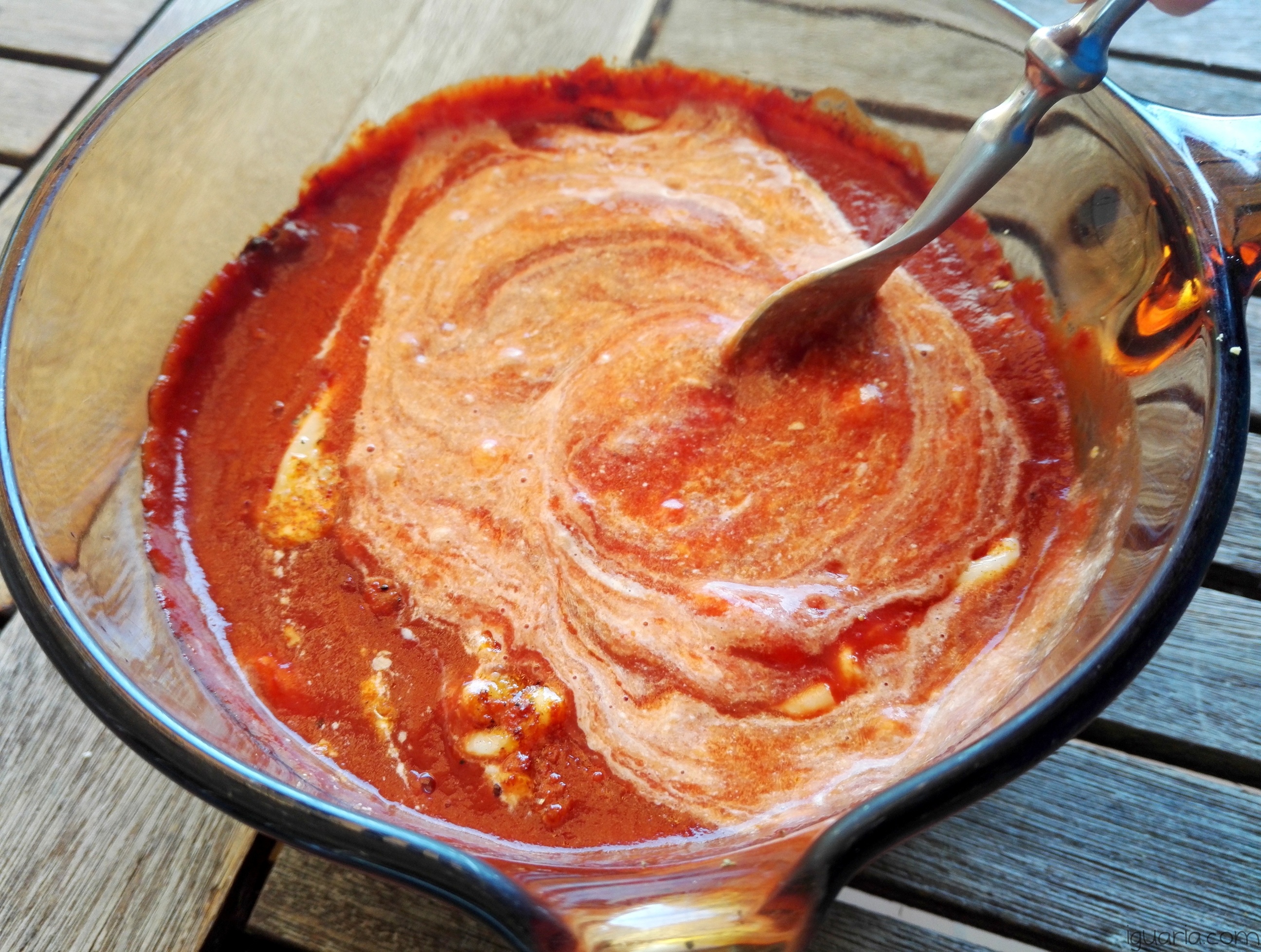 iguaria-misturar-o-queijo-com-o-tomate