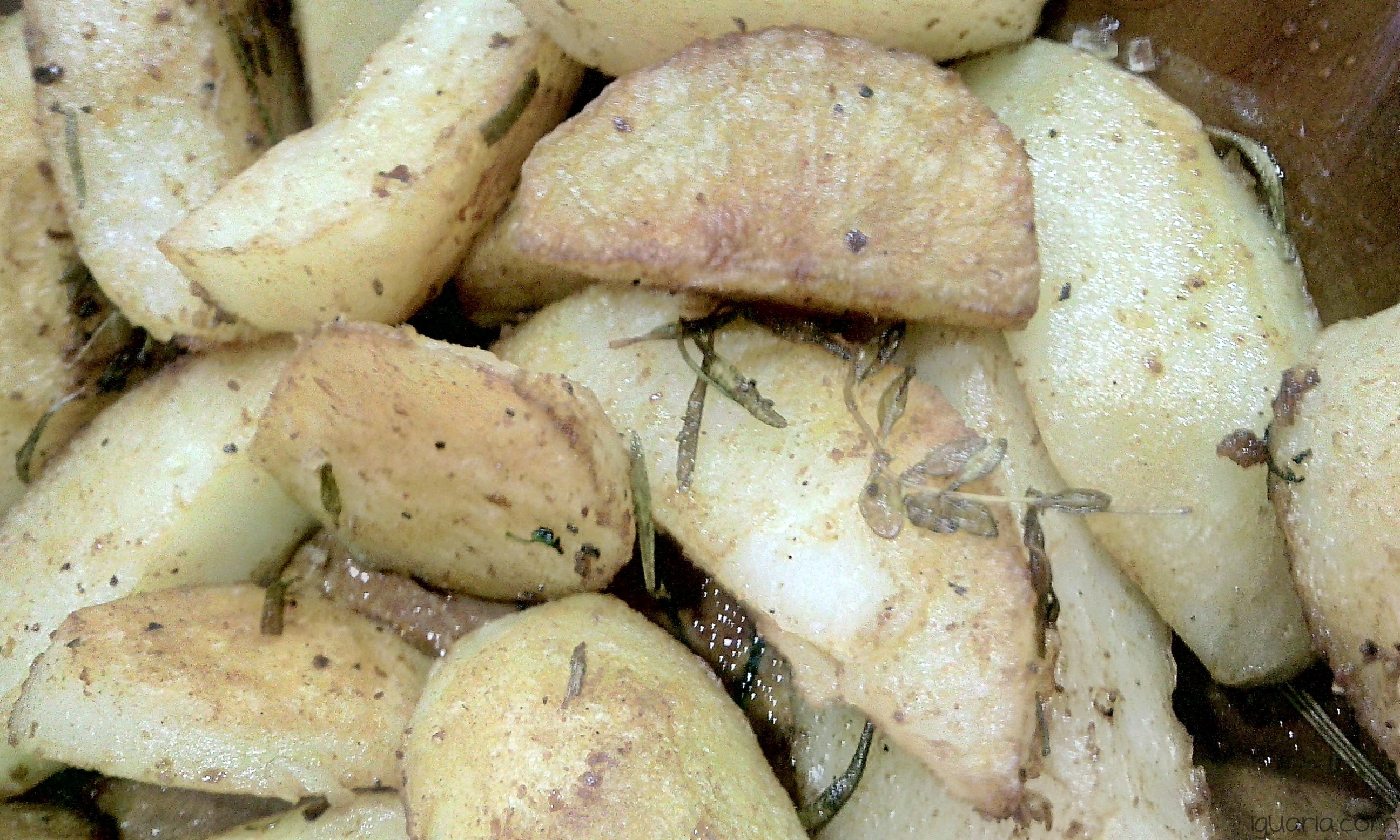 iguaria-batatas-temperadas-no-forno