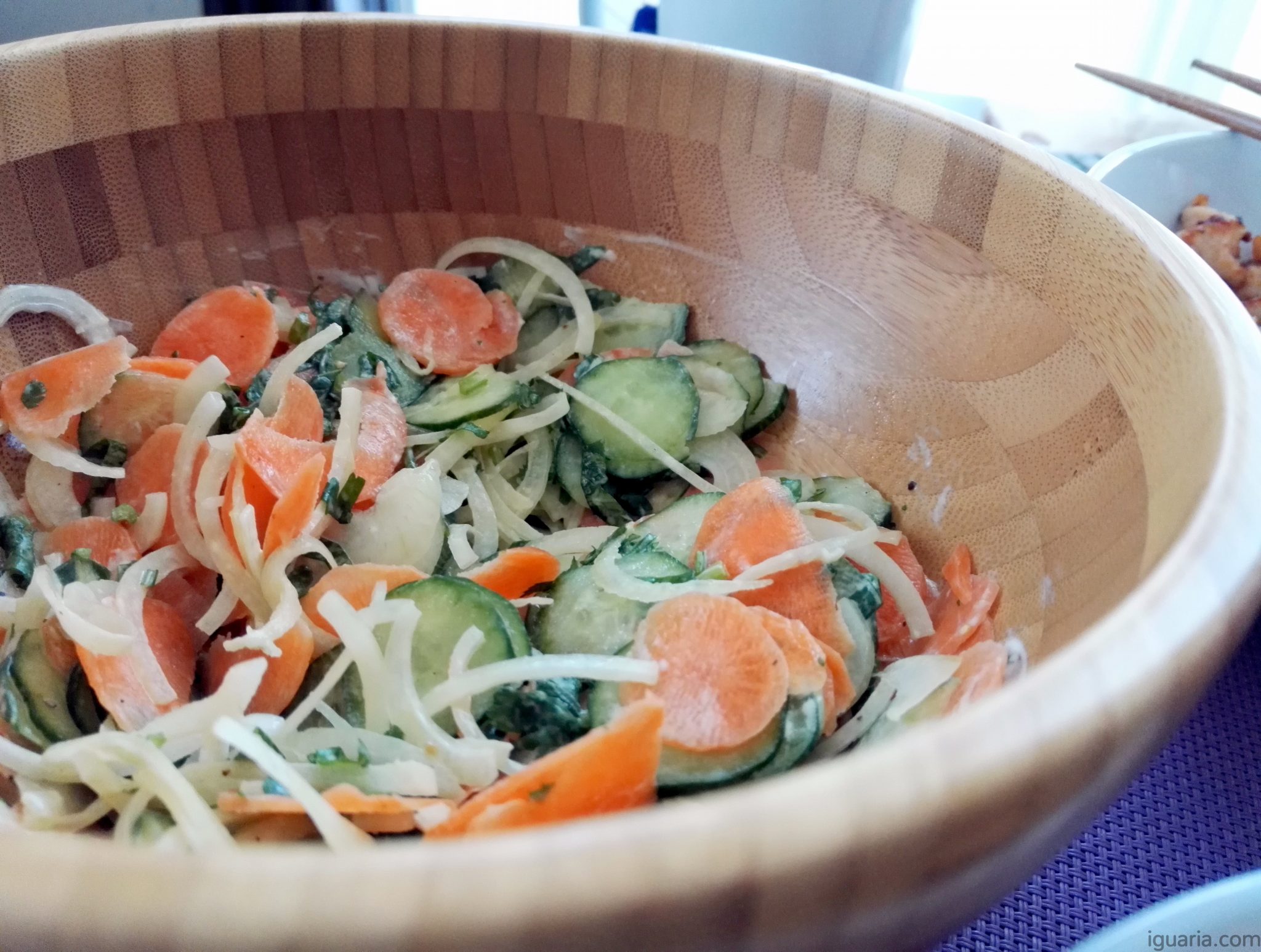 Salada de Cenoura e Pepino • Iguaria Receita e Culinária